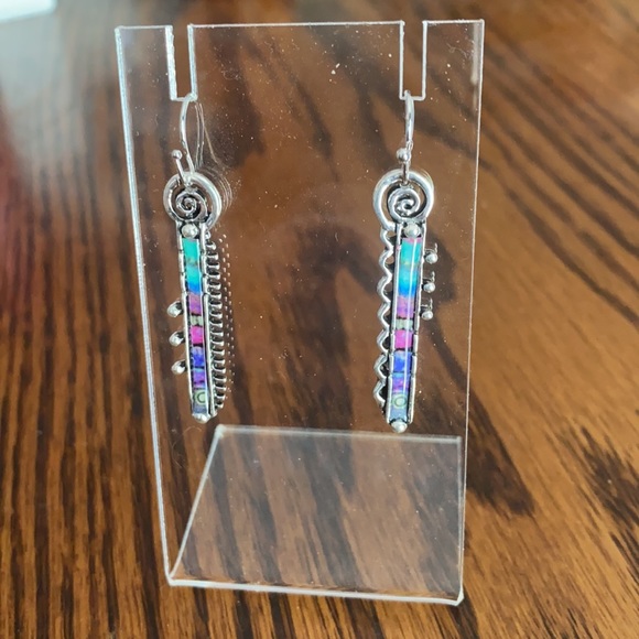 A pair of Colourful earrings - Picture 2 of 3
